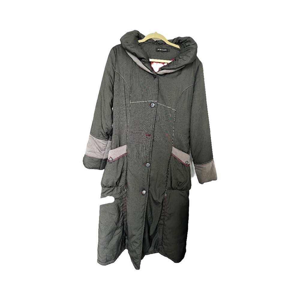 Virginie & Moi Gray Coat Red interior